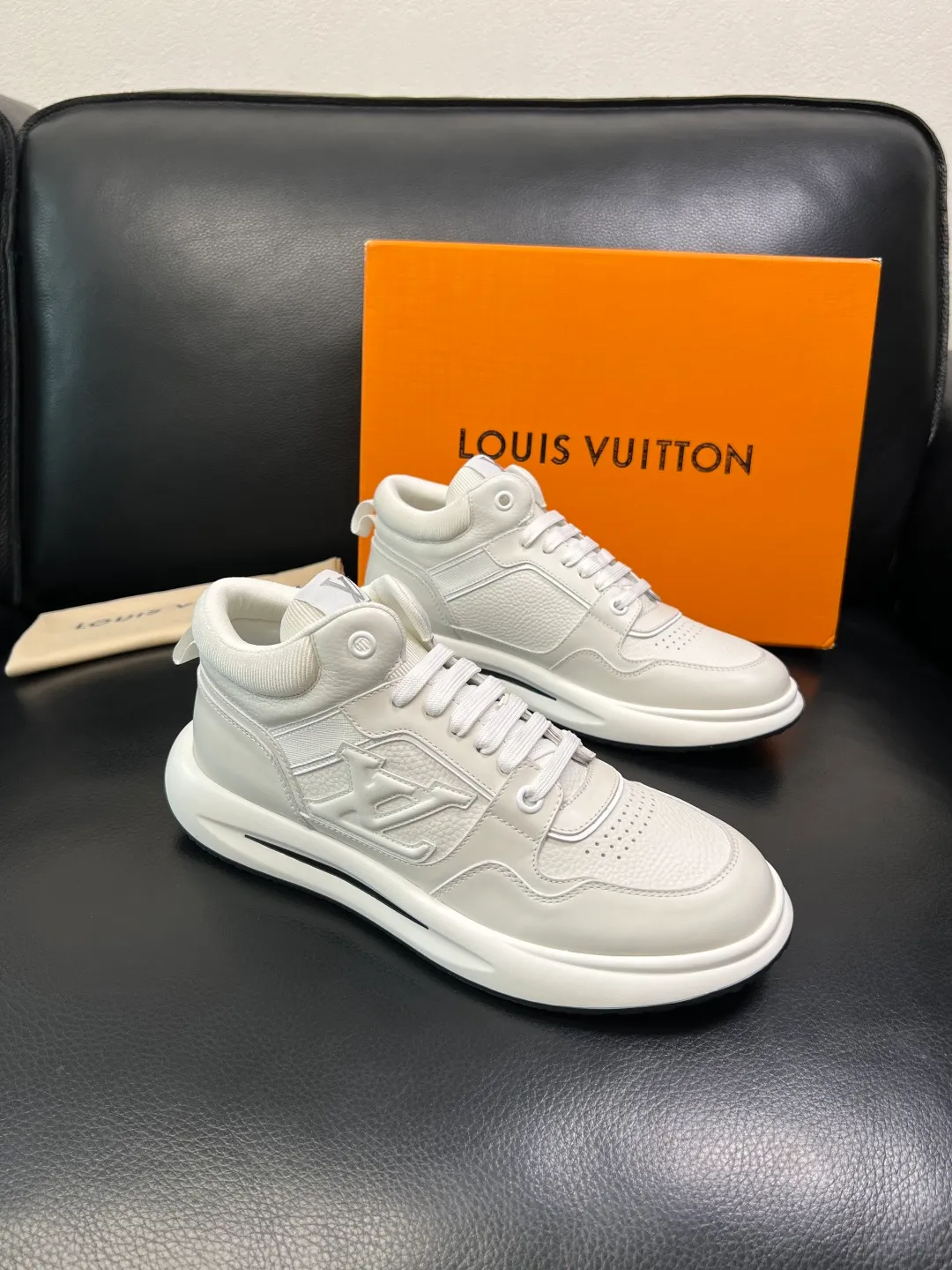 Men's shoes 💰820 Lv high quality top crafts Louis Vuitton, sports sneakers counter synchronization, uppers imported from Italy, high quality splicing colorful complex crafts, imported mesh pads soft and comfortable, soles: original soles specially provided by the original factory, T men's shoes 💰U exclusive movable molded soles super comfortable, original factory single goods, code number 39-44 (customized 38 45)